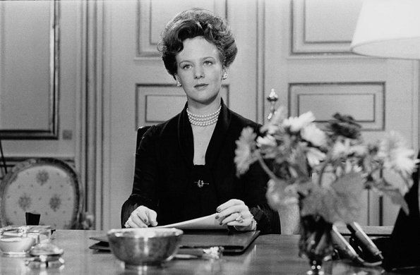 RobertP54606176's tweet image. Tonight at 6pm Queen Margrethe will make her traditional New Year speech, the 52nd of her reign, from the Audience Room of Christian IX's Palace, Amalienborg. Afterwards, the television crew are offered champagne and cake. #danishroyalfamily #Denmark #amalienborg #NewYear