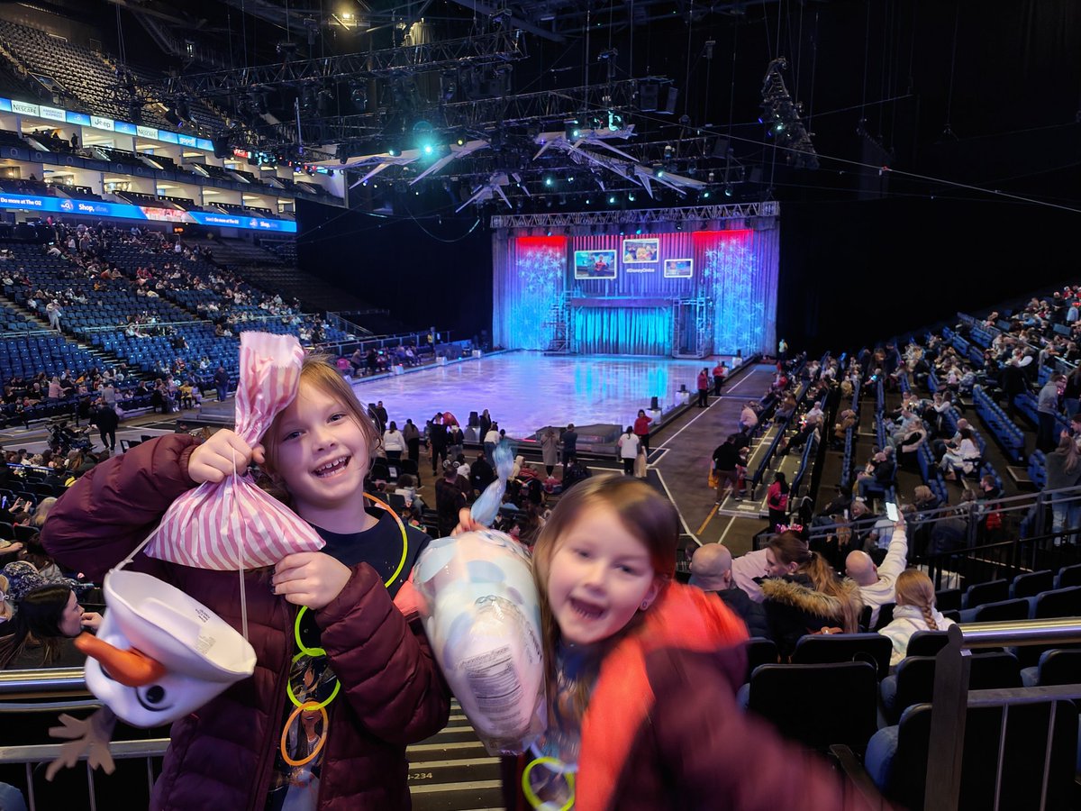 adsdl's tweet image. #DisneyOnIce
