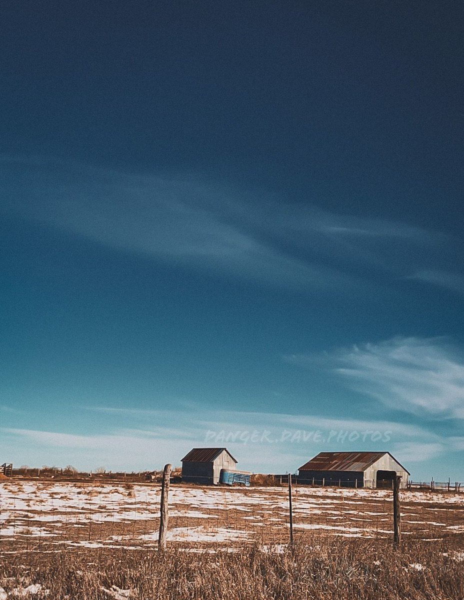 HAPPY NEW YEAR! See all you amazing people in 2024. Can’t wait!! 🎉📸🎊
#kansas #kansasphotography #kansasphotographer #newyearseve #landscapephotography #farmlife #barn #field #canonphotography #lightroom #photooftheday #photographer #photography