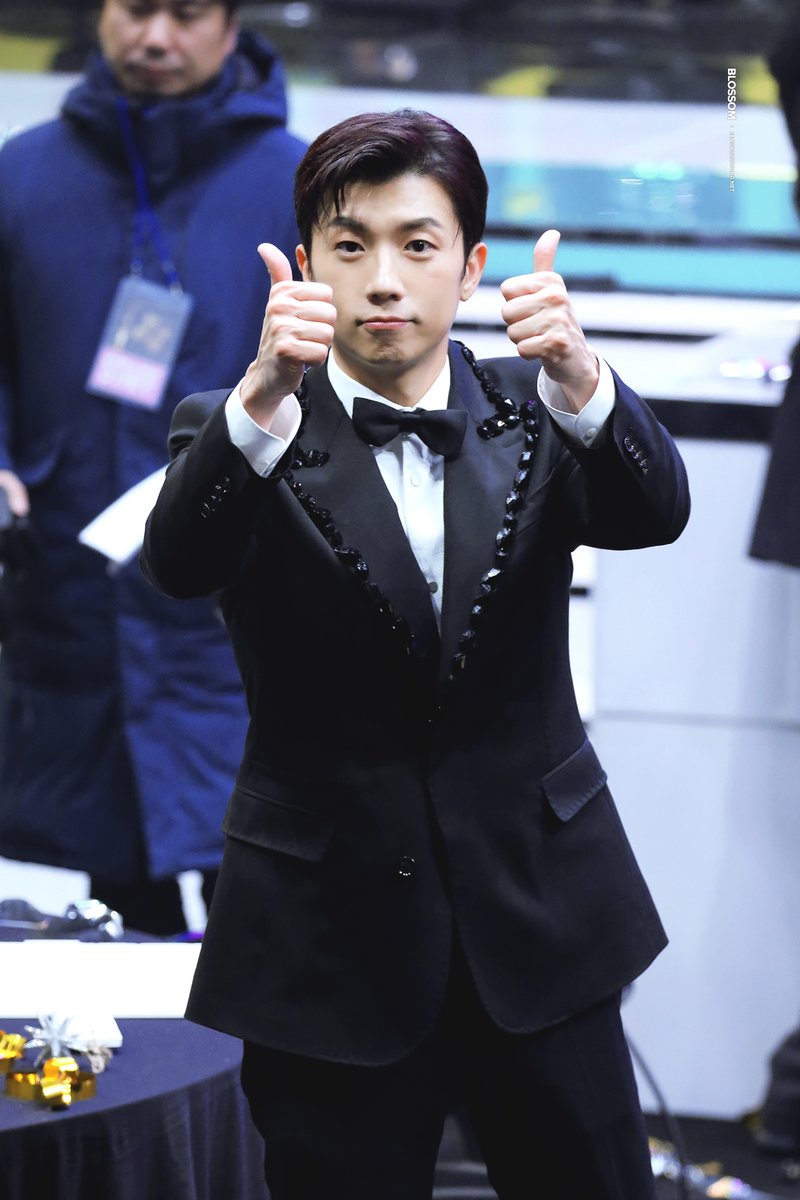 BYE 2023🖐️2024년 해피뉴이어! 새로운 한해에는 기대하는 일이 꼭 이뤄지는 한해가 되길 바라면서🙏💙 2024년에도 따봉 우영이와 함께 모두 건강하고 행복하세요❄️🎁