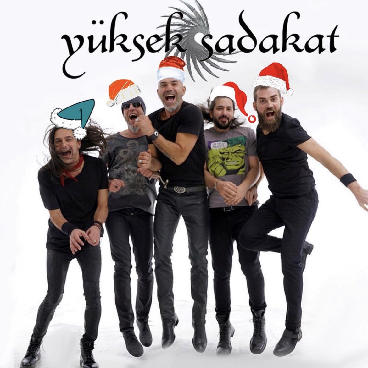 Sevdiklerinizle sağlıklı,mutlu ve müzikli bir yeni yıl olsun.