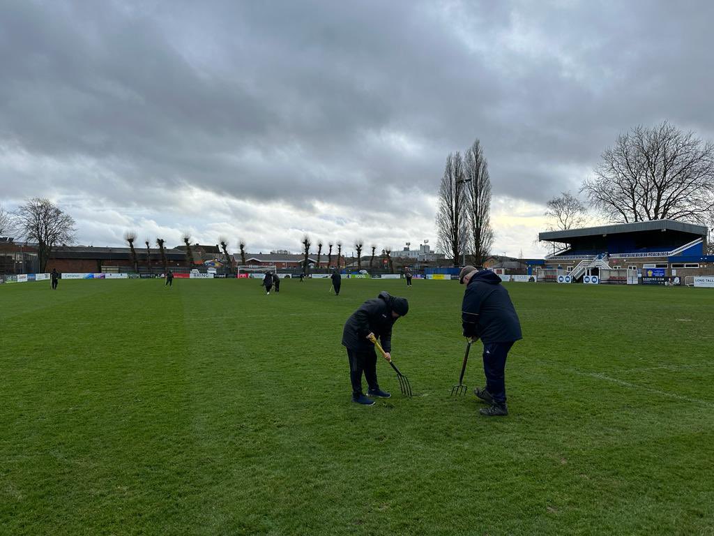 SpaldingUnited's tweet photo. A huge thank you to our amazing volunteers who have helped with the pitch today- Andy, Peter, Trevor, Rob R, Nick S, Rob G, Gary, Ben, Nick C, Zoe, Jonathan, Sharla, Chiara, Leigh &amp; James🌷
Bar any significant rainfall, the game will be ON tomorrow!!!⚽️
🌷🌷🌷🌷🌷🌷🌷🌷🌷🌷🌷🌷 https://t.co/sRgceW0wGP