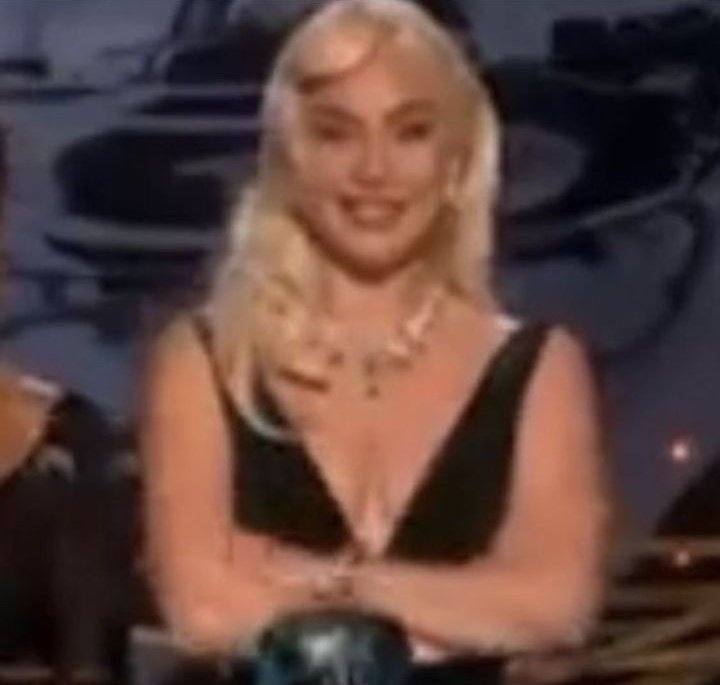 _MusicEMI's tweet photo. @InezTheGossiper i don't understand why You hate Gaga so much, like, Gaga and taylor are both amazing artist but also different, understand that not all music is about "normal" videos and outfits, grow up kid we just laugh at u not with you https://t.co/tz1Uq5tl5E