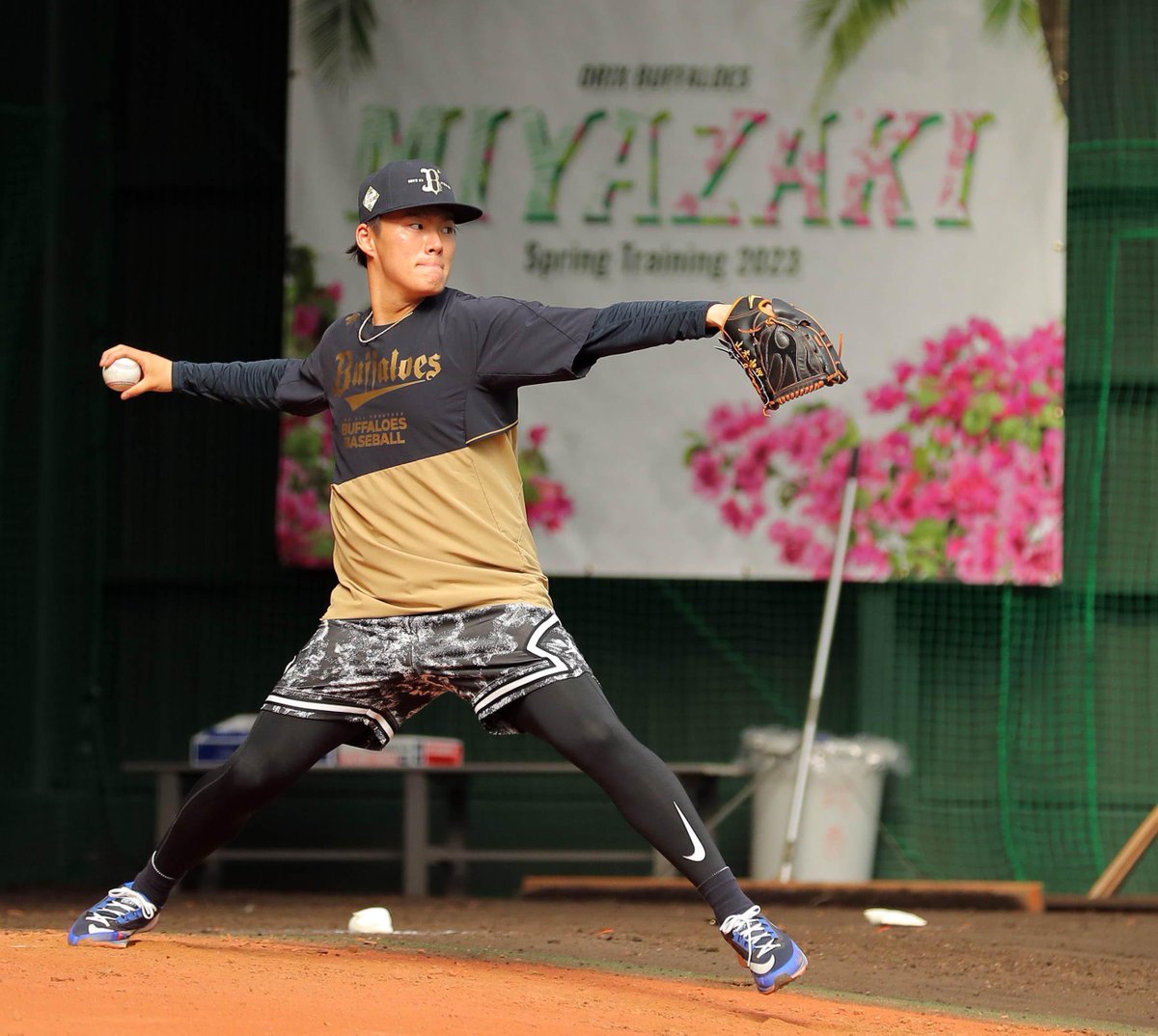 hochi_orix's tweet image. 2023年もバファローズのおかげでいろんなところへ連れて行っていただきました！
来季もスポーツ報知はバファローズを追いかけますのでよろしくお願いいたします⚾
#Bs2023 #Orix_Buffaloes

スポーツ報知の野球情報hochi.news/npb/