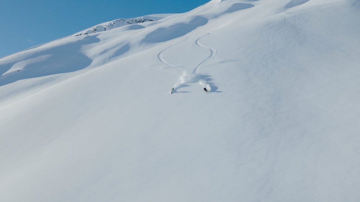HeliCatCanada's tweet photo. New year, fresh tracks. ❄️

The HeliCat Canada team wishes you a Happy New Year filled with bluebird days and plenty of fresh powder.

#helicatcanada #heliskiing #catskiing #catskiingcanada #heliskiingcanada #skiing https://t.co/uLnGlYPW4Z