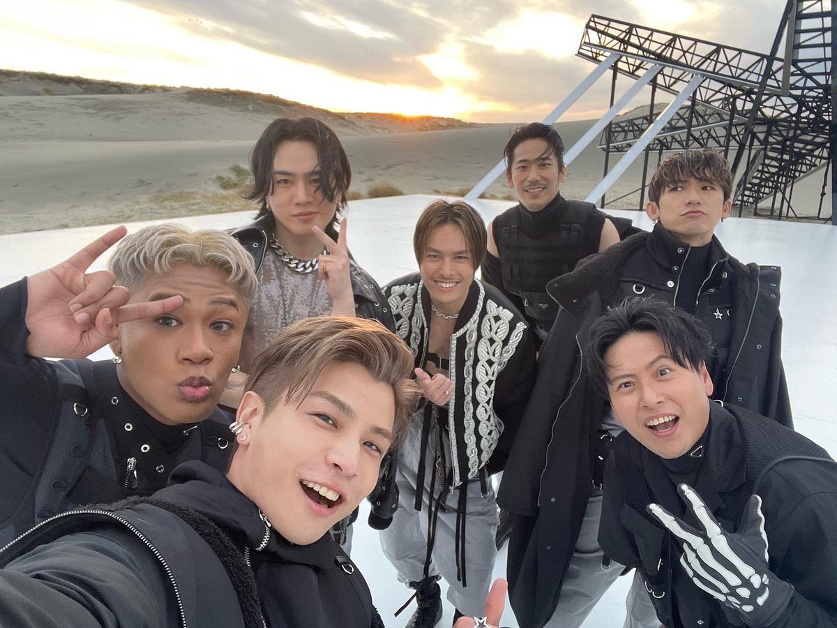 jsb3_official's tweet photo. MATEの皆さんのおかげで

2023年は
アリーナツアー32公演
ミーグリツアー14本
ドームツアー11公演
三代目イヤーを
駆け抜けることができました🌹

沢山お会いできましたね！
いつも温かい応援を
ありがとうございます✨

2024年も
最高の1年にしましょう🤝 https://t.co/t1azEXpJNJ