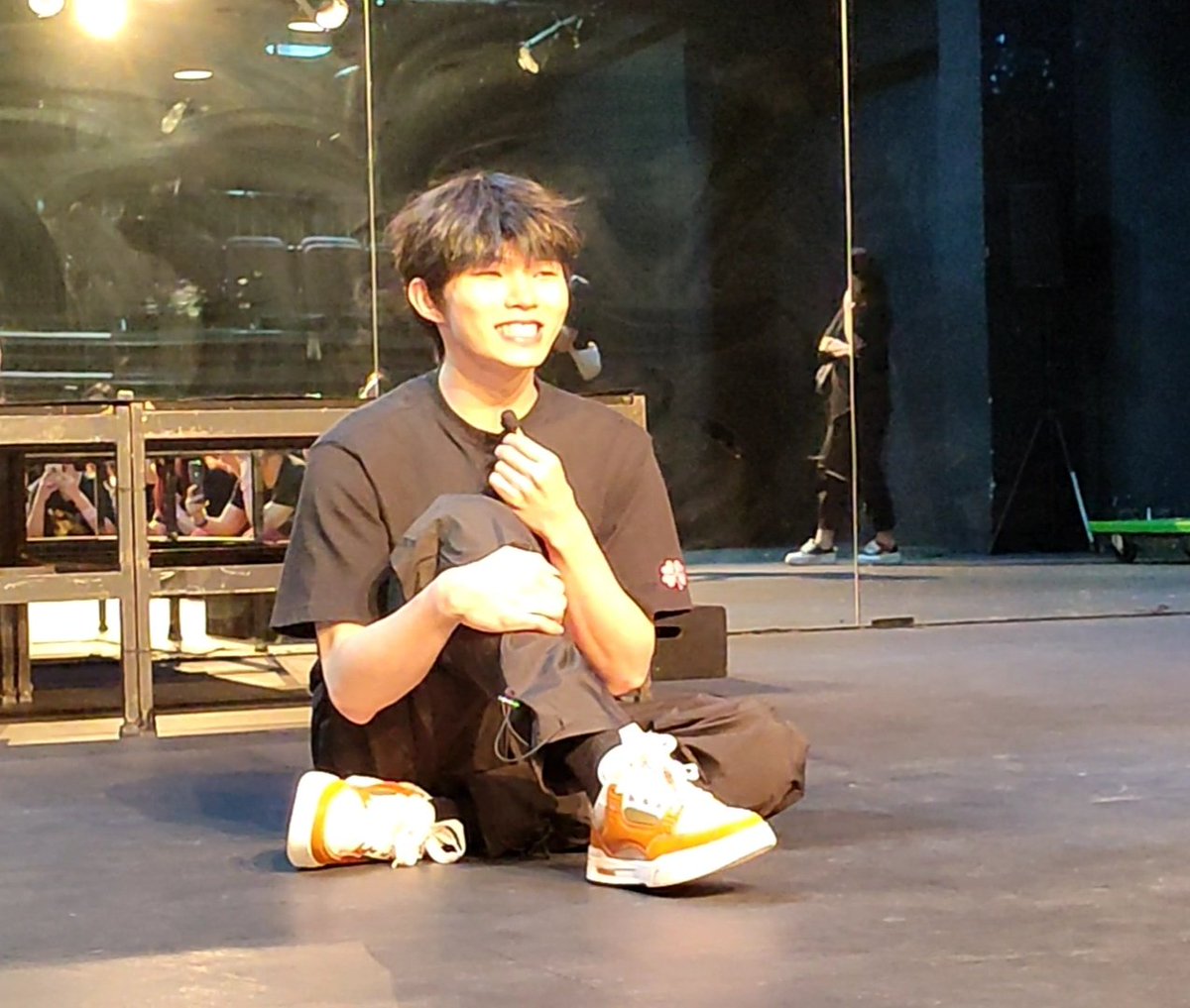 ghostiePhantom's tweet image. 我们与爱的距离
Dance workshop &amp;amp; fanmeet were amazing! Dancing, singing, games, gifts, special encore &amp;amp; talking to us individually. Jun Jun was funny, generous, thoughtful (&amp;amp; sexy). Truly a memorable day. 谢谢刘隽 💙 See you next time 🦋
#LiuJun #JunLiu #刘隽 #刘隽廿六展翼奔向无限