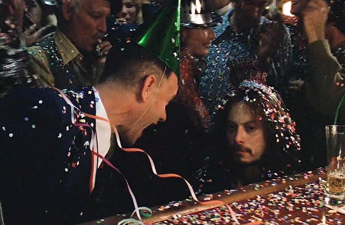 EnsedeCiencia's tweet photo. Si comienzas a ver Forrest Gump a las 10:38:57 PM el 31 de diciembre de 2023, recibirás el Año Nuevo junto al Teniente Dan 😎 https://t.co/E0jjNd4Ey6