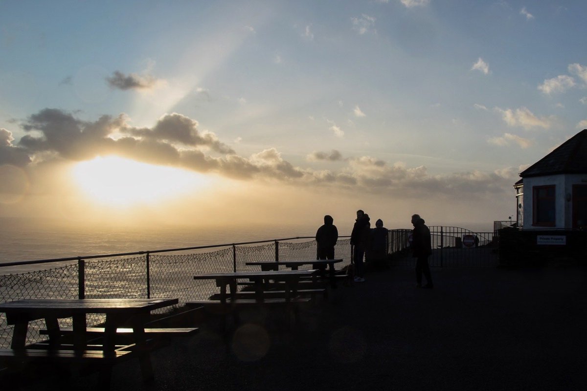 Eamon_Timmins's tweet image. Watching the last sunset of 2023 from #MizenHead #WestCork
