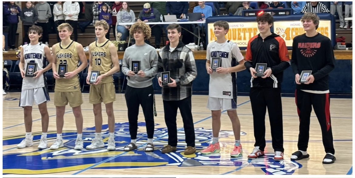 BahreyCarson's tweet photo. Check out my 2023 Marquette Christmas Tournament Highlights
-18.25 PPG
-5 RPG
-5 APG
-2 SPG
I was also named to the All Tournament Team
@ILHoopProspects @IL_recruits 

https://t.co/Fmb8PGLXeS https://t.co/yuvWpKY7QA