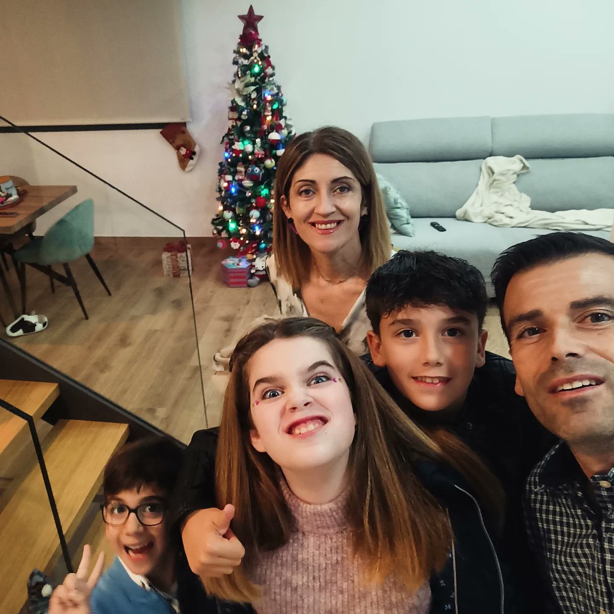 franverde81's tweet photo. Exprimiendo el fin de año y listo para el 2024!!!!
#felizañonuevo #familia https://t.co/3PUNWbhvhV