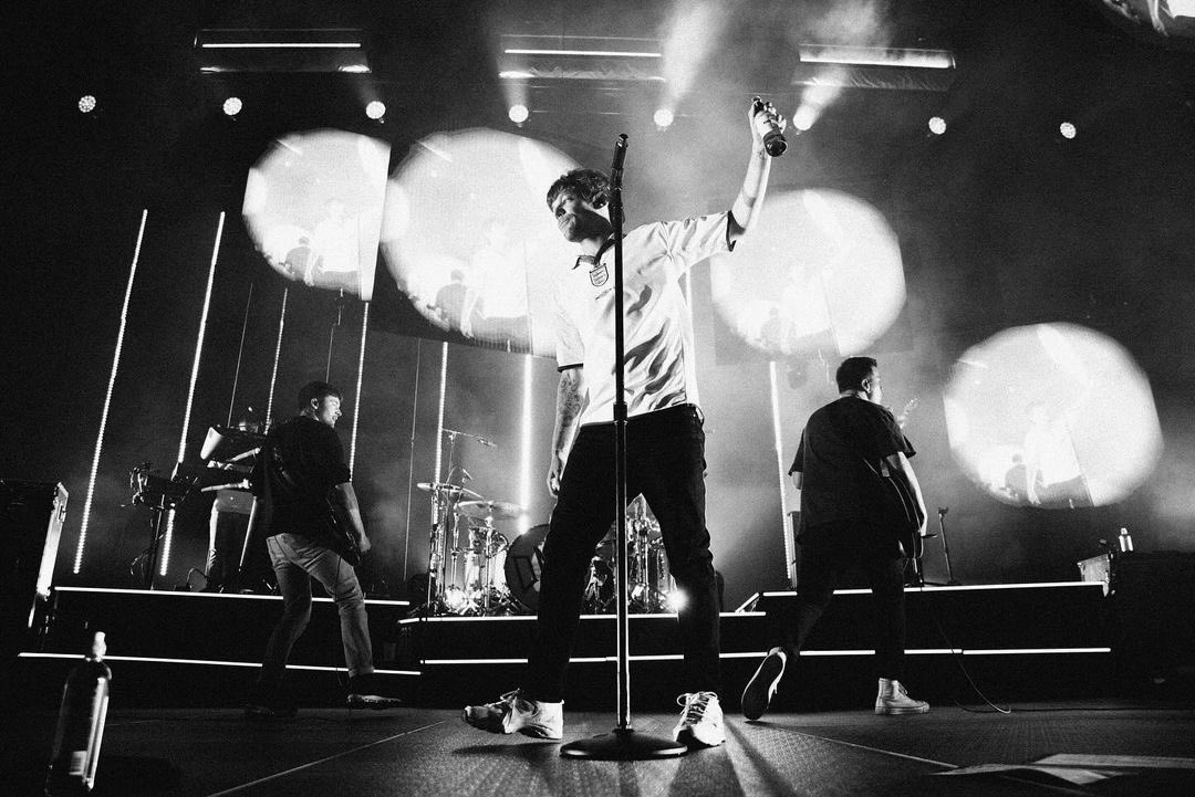 Louis Tomlinson Media tweet media