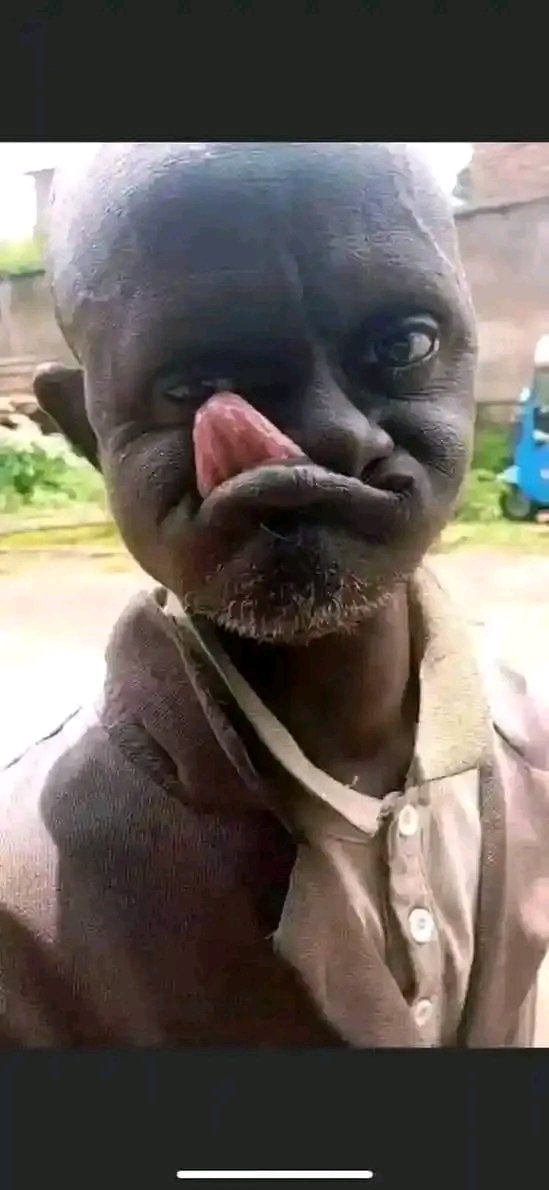DanielmoponamiM's tweet photo. @John_Numbi_ Yo petit numbi civil mokoboye zela kalate tozo kanga chez na yo ya rwandais kanambe kazembereh na naanga na Soriano   yo zela kalate okofiba lisu https://t.co/rgS257lkwG