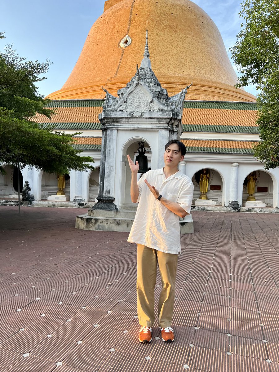 jzong__'s tweet photo. สิ้นปี พ.ศ. 2566 ทำบุญไหว้พระที่องค์พระปฐมเจดีย์ จังหวัดนครปฐม ครับ. https://t.co/InTyOR6Wwy