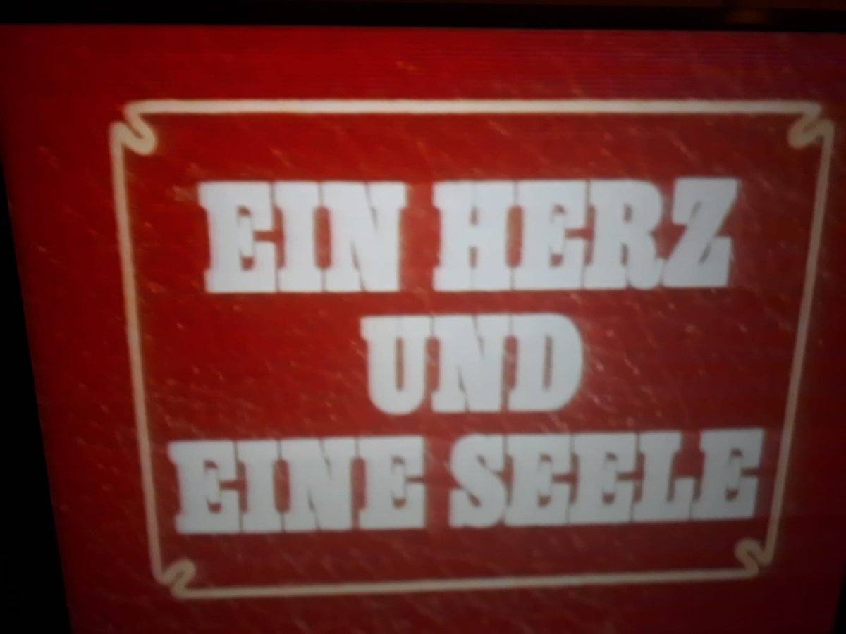 TimurHusein's tweet photo. Familientradition: "Silvesterpunsch"-Folge von "Ein Herz und eine Seele"☺️ Neuerdings mit Warnhinweis😅
Ich wünsche allen einen guten Rutsch und alles Gute für 2024, insbesondere Gesundheit 🥳 #einherzundeineseele #teamalfred #ekelalfred #DinnerForOne #silvesterpunsch https://t.co/qJ2xwVK1T7
