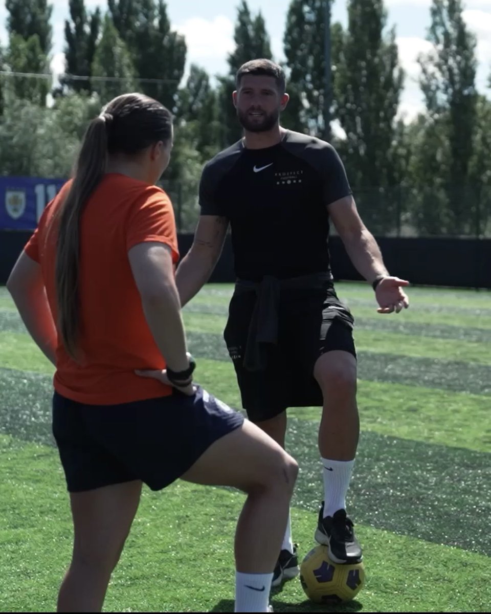 j_sendles_white's tweet photo. Happy new year people ⚽️⛳️🥳❤️Let’s get right after it in 2024 💪🏻 https://t.co/ZNJ2nB2hOF