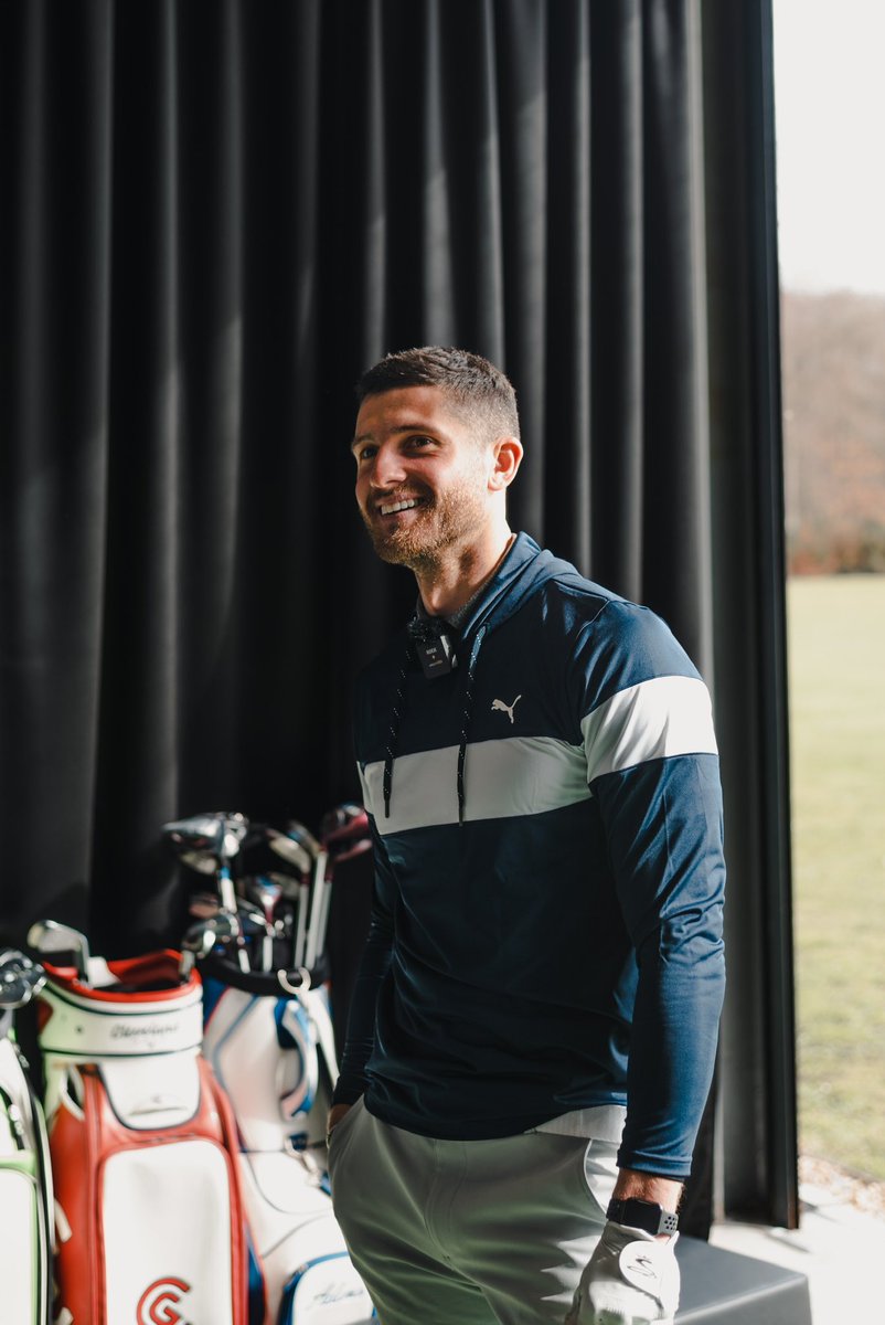 j_sendles_white's tweet photo. Happy new year people ⚽️⛳️🥳❤️Let’s get right after it in 2024 💪🏻 https://t.co/ZNJ2nB2hOF