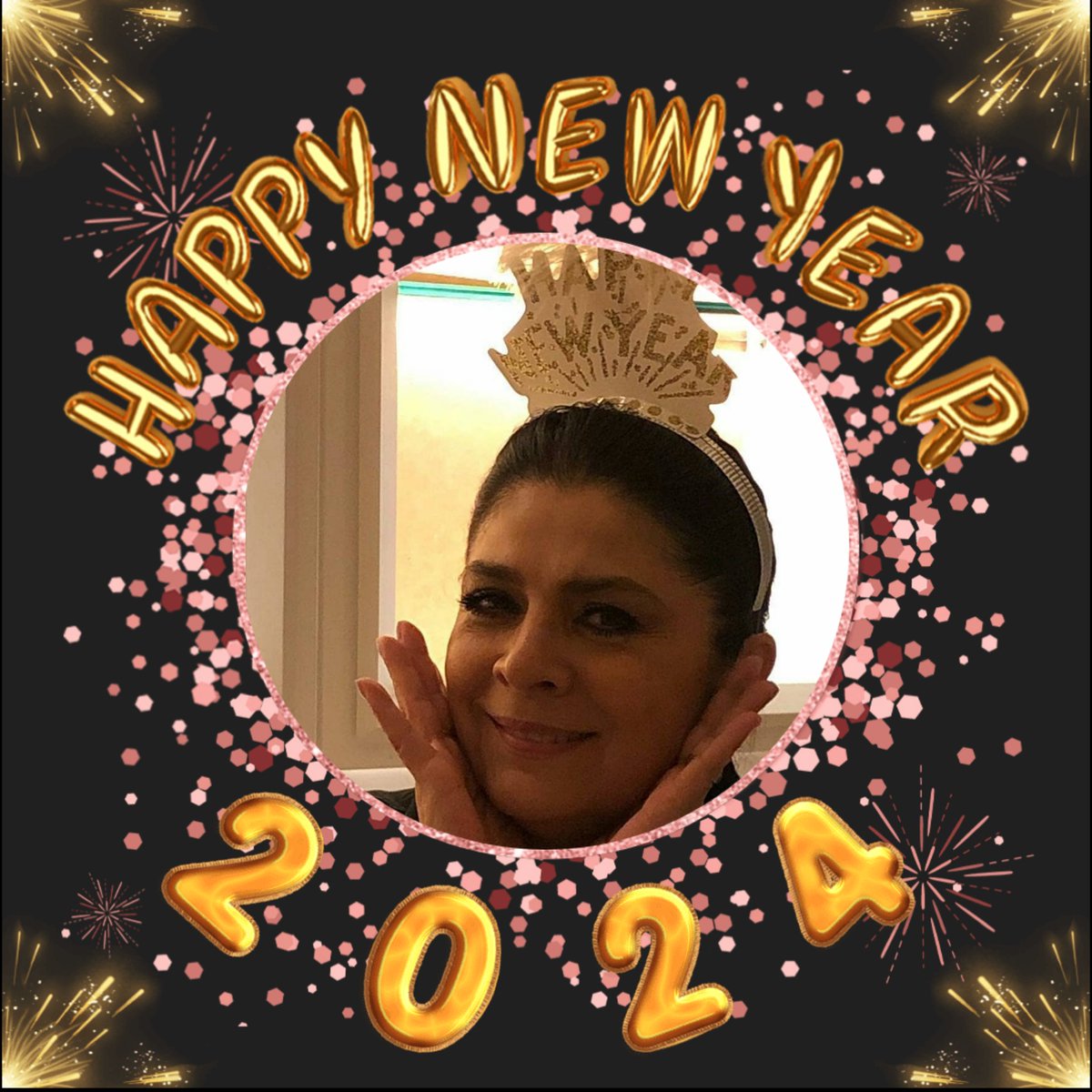 Ruffofanscosta2's tweet photo. Solo faltan 13 horas para recibir el Año Nuevo 2024
Quien se apunta esta pequeña Dinámica, para el gran Famdom, Ruffopower ha estado con la Queen estos 365 días en los momentos increíbles ,inolvidables y únicos ¿Qué le deseas para este 2024 a @victoriaruffo31?
Nos etiquetan https://t.co/Iip5wrTEfg