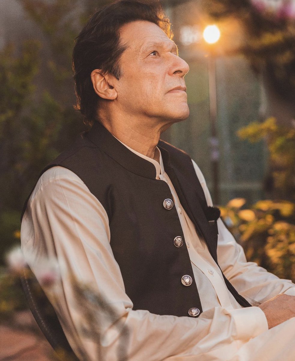 InsafPK's tweet photo. "It is not defeat that destroys you,it is being demoralized by defeat that destroy you". Imran khan 
#ManOfTheYear https://t.co/dIIQyhiau6