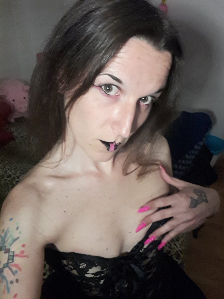 Dominatrix_Kia's tweet photo. No estoy activa por acá, pero no podía dejar pasar la oportunidad de que veáis lo que os estáis perdiendo por hostiles en esta red... besikos y azotes!!!! https://t.co/IRrrj8L1hU