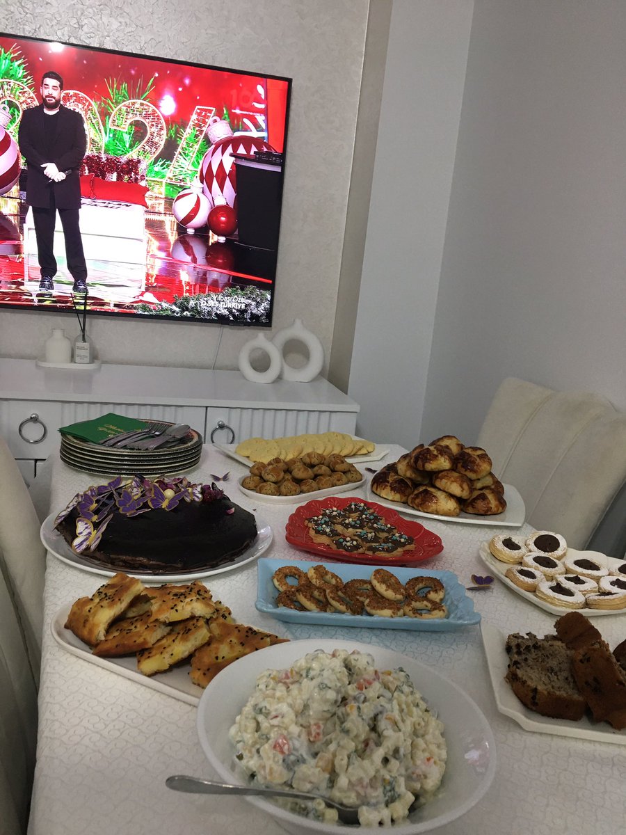 yetobiktimben's tweet photo. happy new yeaaarrr🎉🎉 https://t.co/rinKaUgdVg