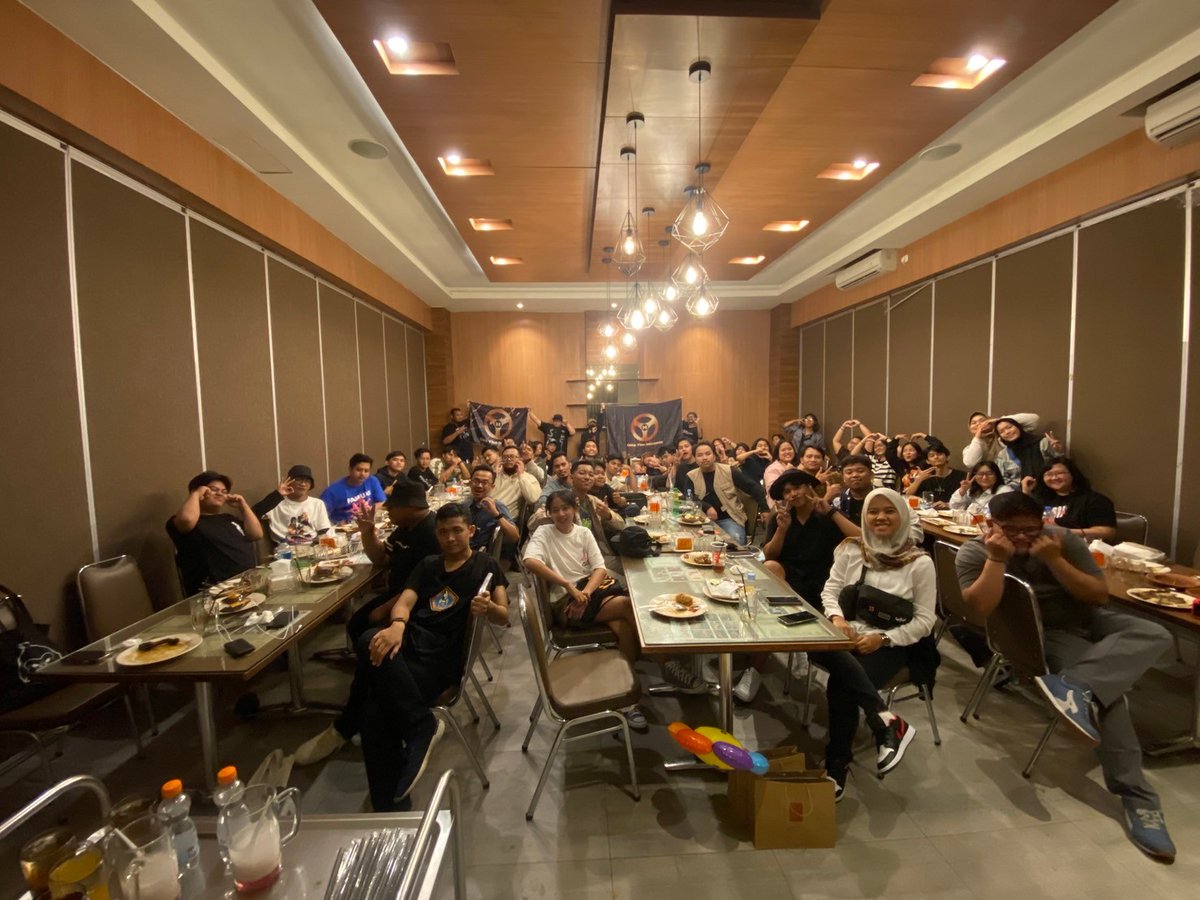 Looajaa's tweet photo. recap hasil ngidol setengah tahun 2023
seneng rasanya masuk dunia idol ini 
di tahun ini udah bisa jadi diri sendiri se seneng itu ketemu sama mereka semua, terimakasih semuanya gua ga bakal ada niatan buat pensi selama hal ini bikin gua bahagia. 🥹😌
terimakasih @officialJKT48 https://t.co/SIyu3HVvFE