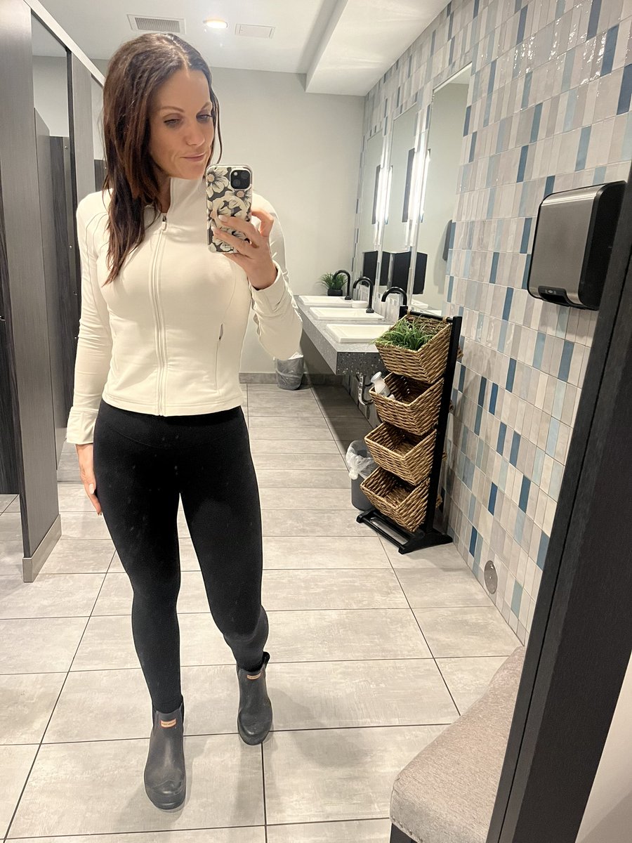 5th sober NYE- feels so good ❤️😘 <a href="/unashamedrecvry/">Unashamed Recovery Podcast</a> <a href="/RecoveryPosse/">RecoveryPosse</a> #onedayatatime