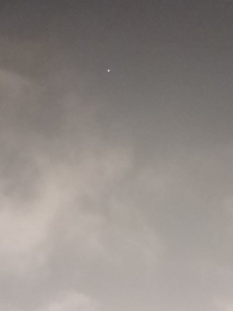 My_lele01's tweet photo. I didn't have that much time to take pics of the sky since the place I'm working doesn't have a view to the sky 😭😭😭
But I still took some when i saw the sky at night going home 🥹🫶
#PhoKunGraphy #FotosParaKun #PicsForKun https://t.co/4FRSbkAfdJ