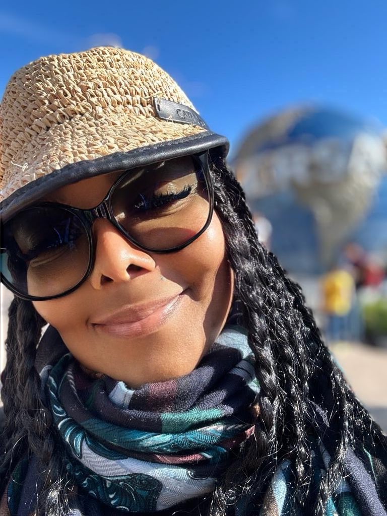 Spent a little time at Universal Studios with my baby. Praying the year ahead is brighter, happier, safer &amp; healthier for all ♥️🙏🏽 

<a href="/UniversalORL/">Universal Orlando Resort</a>
#UniversalOrlandoResort