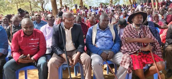 HonKanarseki's tweet image. Today I Joined other leaders and residents during the worship service and blessings ceremony for Ilkimayiana age group at Kajiado West Constituency, Ewuaso Oonkidong'i ward

 Wishing everyone in Kajiado County a prosperous and blessed New Year! 🌟 #KajiadoCounty #NewYearBlessings