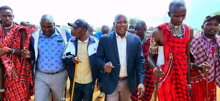 HonKanarseki's tweet image. Today I Joined other leaders and residents during the worship service and blessings ceremony for Ilkimayiana age group at Kajiado West Constituency, Ewuaso Oonkidong'i ward

 Wishing everyone in Kajiado County a prosperous and blessed New Year! 🌟 #KajiadoCounty #NewYearBlessings