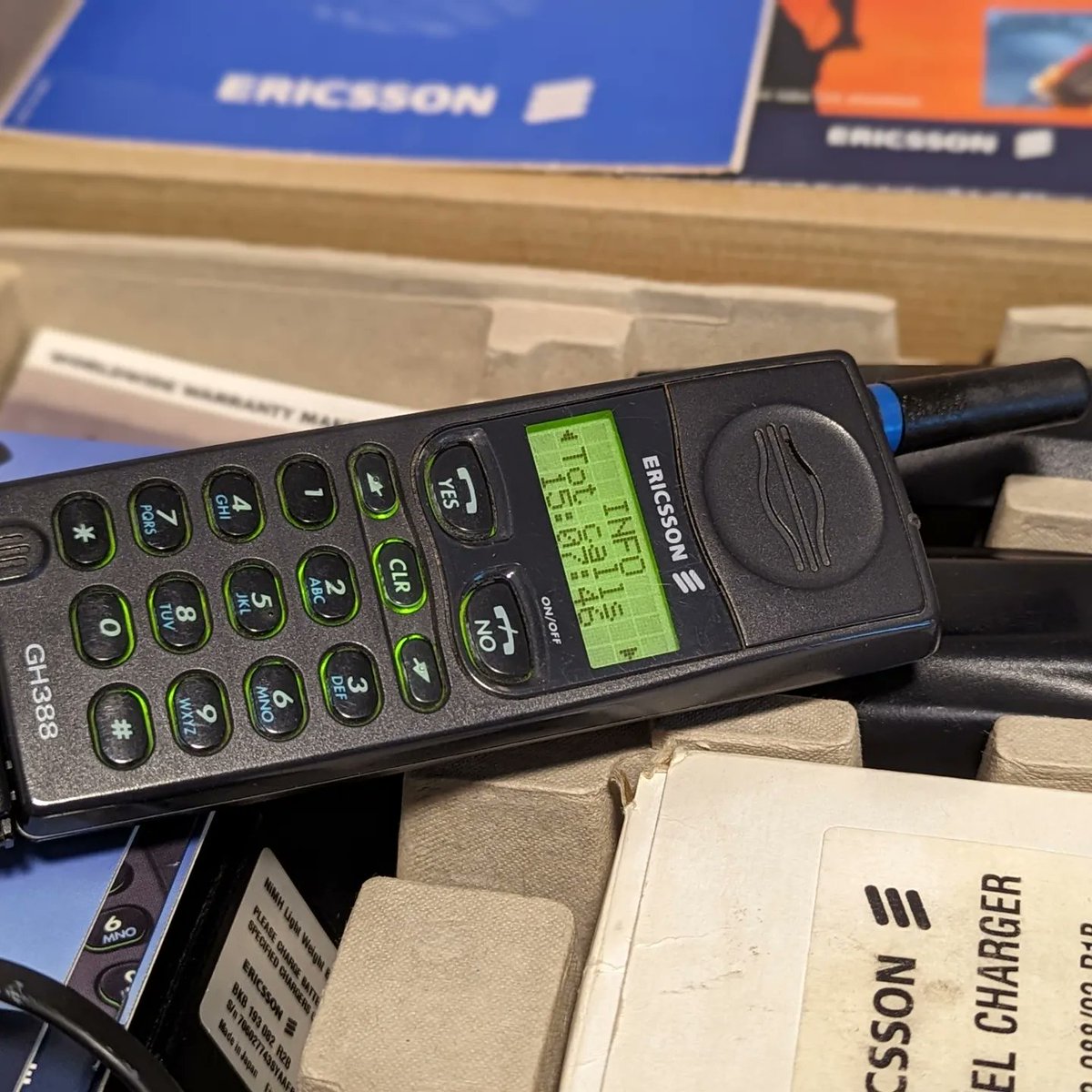 MobileKeepers's tweet photo. Ericsson GH388 GSM 900 MHz
Released in 1995
This device was my 2nd mobile phone in my life.
Happy New Year to all! 
#ericsson #gsm #cellphone #retrotech #retro #mobile #HappyNewYear #2024 #mobilekeepers #phonekeepers https://t.co/iV1OjyweCY