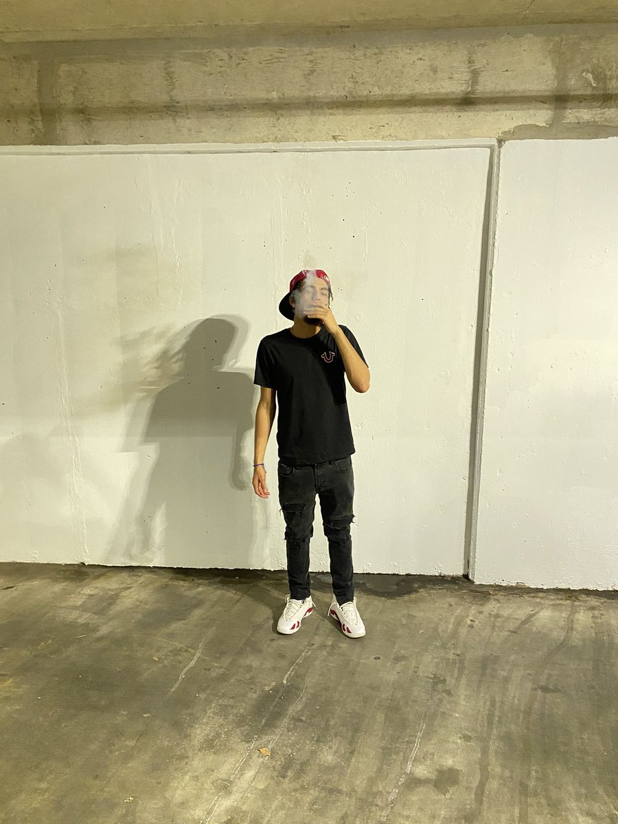 TTfrmlamron's tweet photo. jus want da bread, y’all can keep da fucc shi 😒 https://t.co/JT2mpDMQhx