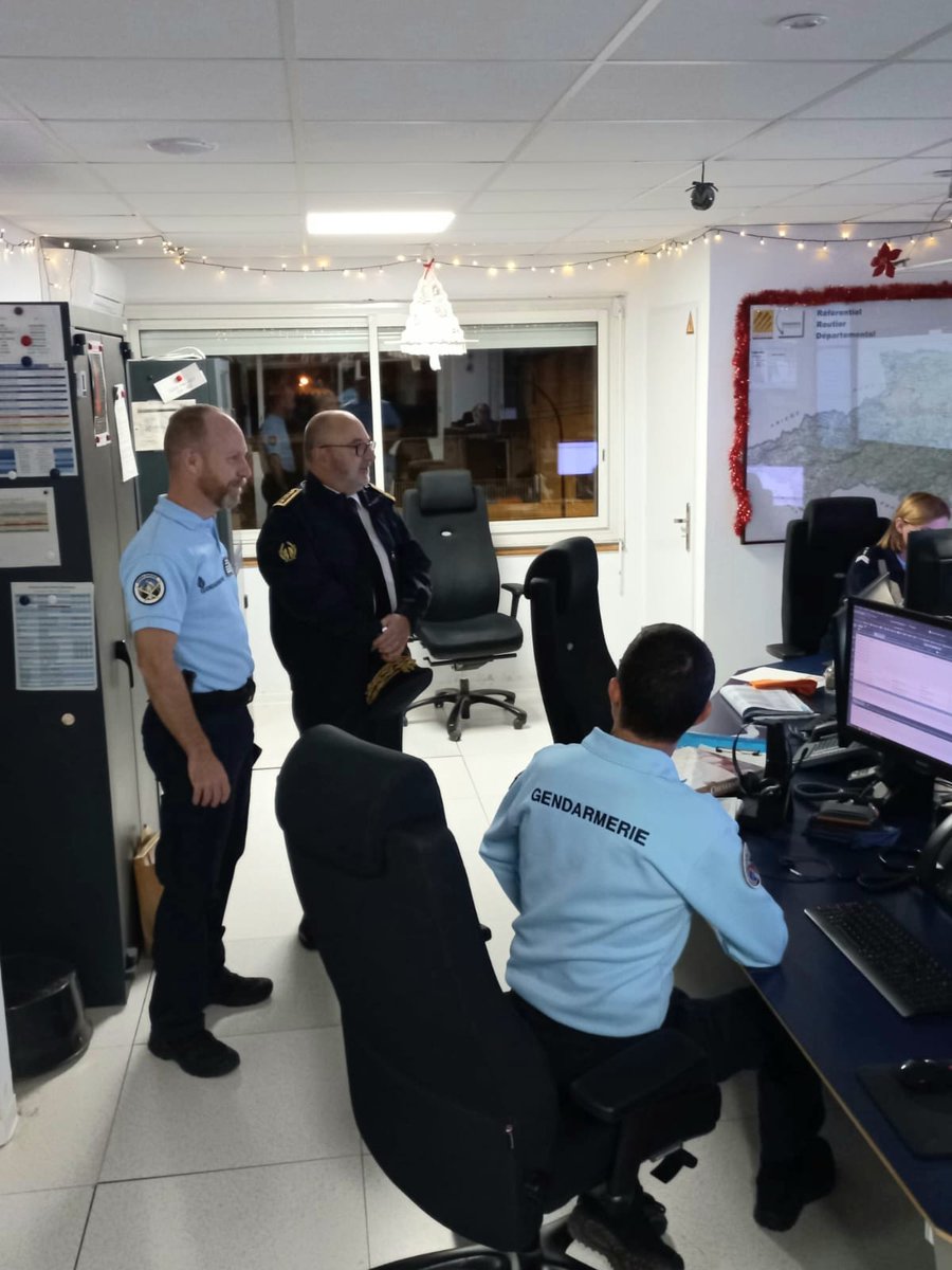 Thierry BONNIER, Préfet des Pyrénées-Orientales, est allé à la rencontre des personnels assurant une permanence durant la soirée et la nuit du 31 décembre, afin de témoigner de la reconnaissance de l’État aux agents qui assurent la protection et le soutien de nos concitoyens