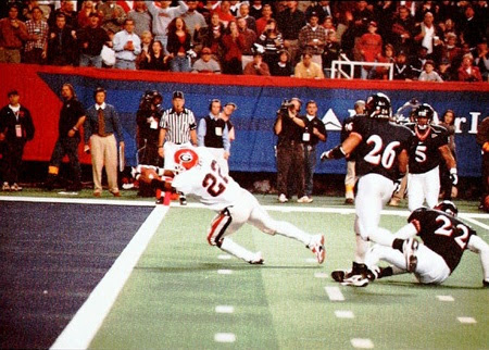 12-31-1998, #19 Georgia beat #13 Virginia 35-33 in the Peach Bowl. Virginia had jumped out to a 21-0 lead. @AdrianHollings4 made 2 stops for a loss in the final minute & Virginia missed a 48 yard FG. @QuincyLCarter threw for 3 TDs & @OlandisCGary ran for 110 yards & 2 TDs.