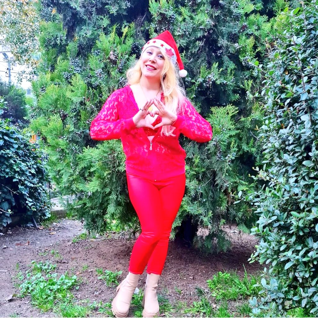 GonulAngin's tweet photo. 😘😉💕#2024 Yılı Hepimize Sağlık, Barış, Neşe ve Mucizelerle Dolu, Ürettiğimiz Bir Yıl Getirsin. Yeni Yılımız Kutlu Olsun. 🎀🎶🎄🎉🎊🥰👑🔱
#HappyNewYear #HappyNewYear2024 #musicians #Turkey #İstanbul #winter #photograph #Yeniyıl https://t.co/jOoRO0VSB7