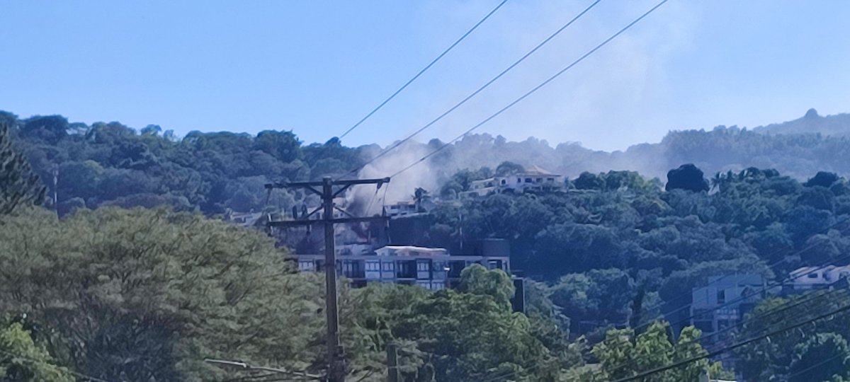 Incendio en zona Residencial de Antiguo Cuscatlan . <a href="/alertux/">Alértux El Salvador</a>