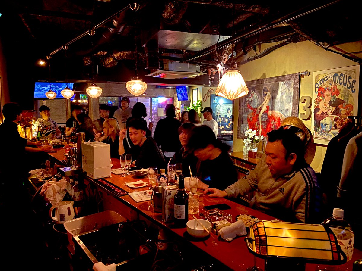 今年は働いてるバーで年越し。楽しい。
昨日ゾゾタウンで買ったPコートめっちゃカッコいいけどサイズでかかった。
バー終わりで元旦は彼女の実家にお呼ばれしてて大丈夫かな感がすごい。
あけおめ。