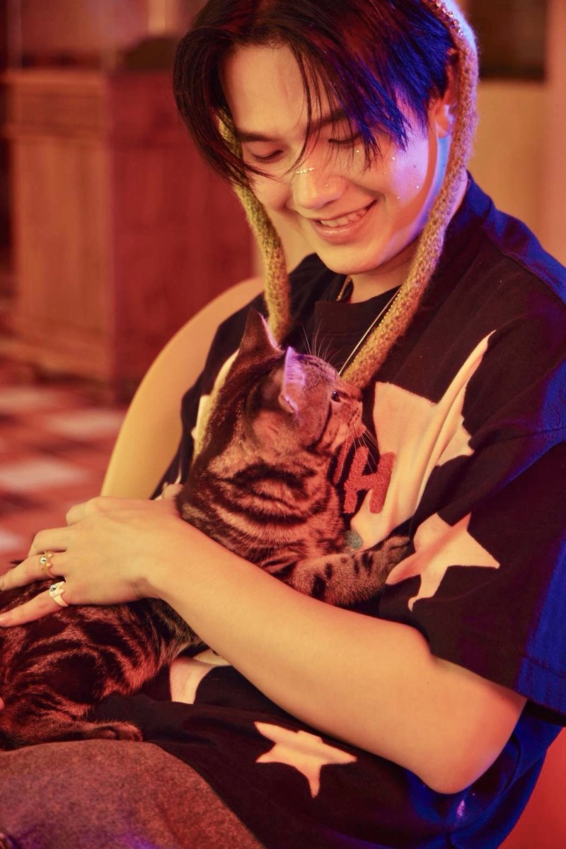 Raffie79's tweet image. OMG the cuteness attack 🥹😍😍😍💙💙😍💙 Man I was in the shower some minutes let me breath I have to go out! 😂 
(No I&apos;m joking, go on!)😂💙

2024 WITH BUILD JAKAPAN
#NYresolutionWithBuild
@JakeB4rever