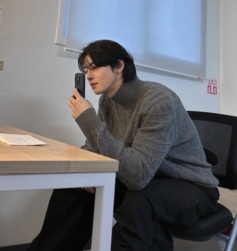 kicky0107's tweet photo. CHAEUNWOO YOURE ABSOLUTELY CRAZY FOR THAT !? https://t.co/ZLW1ZhGpim
