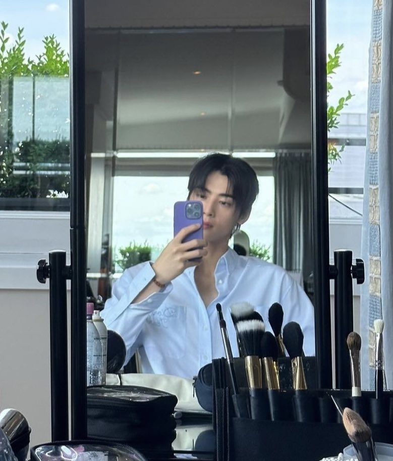 kicky0107's tweet photo. CHAEUNWOO YOURE ABSOLUTELY CRAZY FOR THAT !? https://t.co/ZLW1ZhGpim
