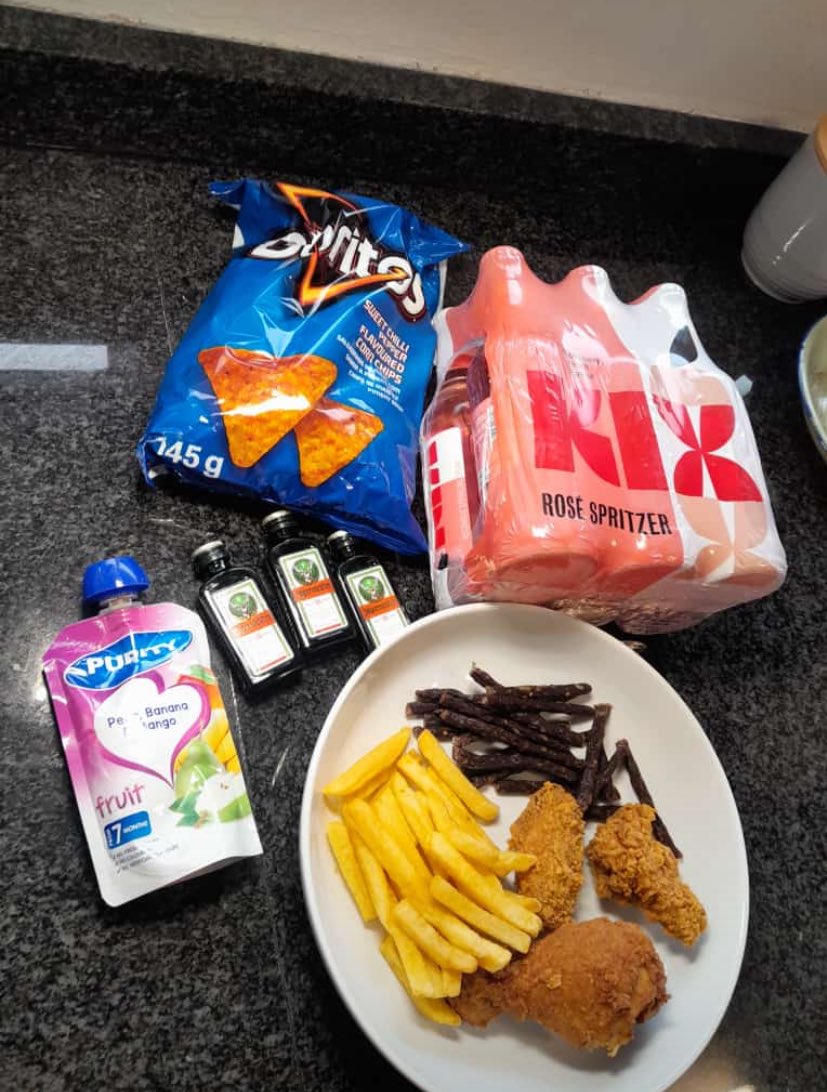 KayGeeLM10's tweet photo. My girlfriend is coming over, she��ll find these waiting for her. Love is lovely guys.😊😍 https://t.co/Eh1HNUXdUH