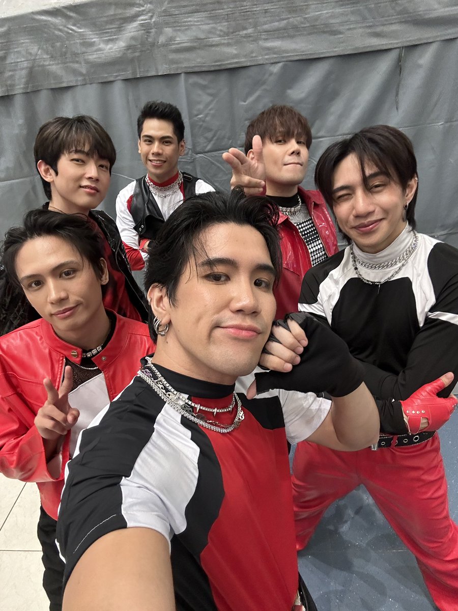 Getting ready for #KapusoCountdownTo2024 🎆🎇

Who’s here at SM MOA? 

#1stOne #1stOneAtKapusoCountdownTo2024