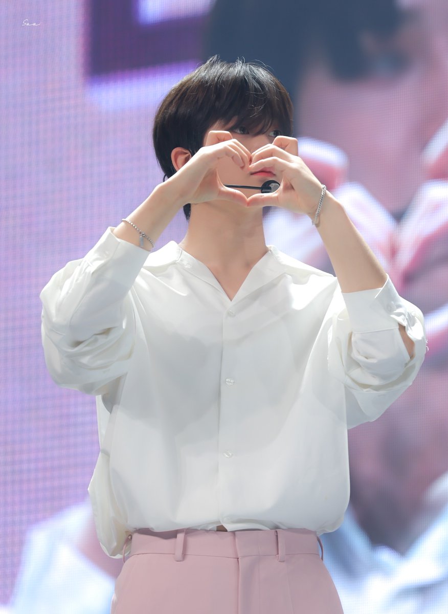 수 tweet media