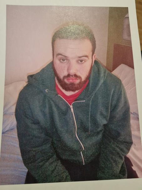 Have you seen missing Lewis Queen?
 
Lewis is 25 and from Kendal.
 
He was last sighted in the vicinity of Oxenholme train station shortly after 2pm on 29 December. It is believed he may have travelled on a train heading to Liverpool.

More: orlo.uk/NhXhQ