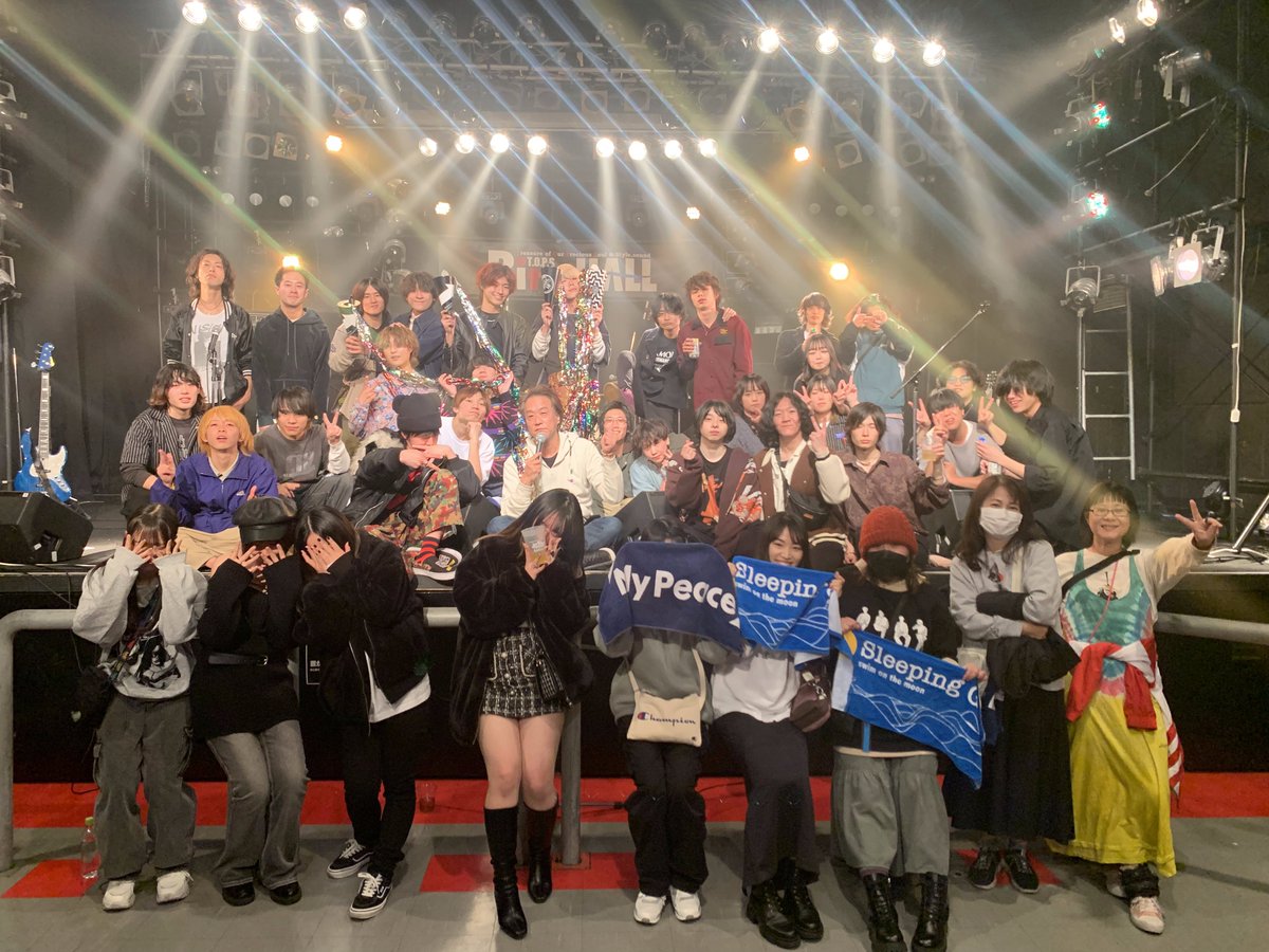 tops_inc's tweet photo. BittsHALL年内ラストのライブが終了🙌
お客さま、バンドマン、関係者の皆さまに支えられ2023年を越すことができました！

2024年は1月6日から営業開始です✊
今年も1年、よろしくお願いします！ https://t.co/vXmWaezcga