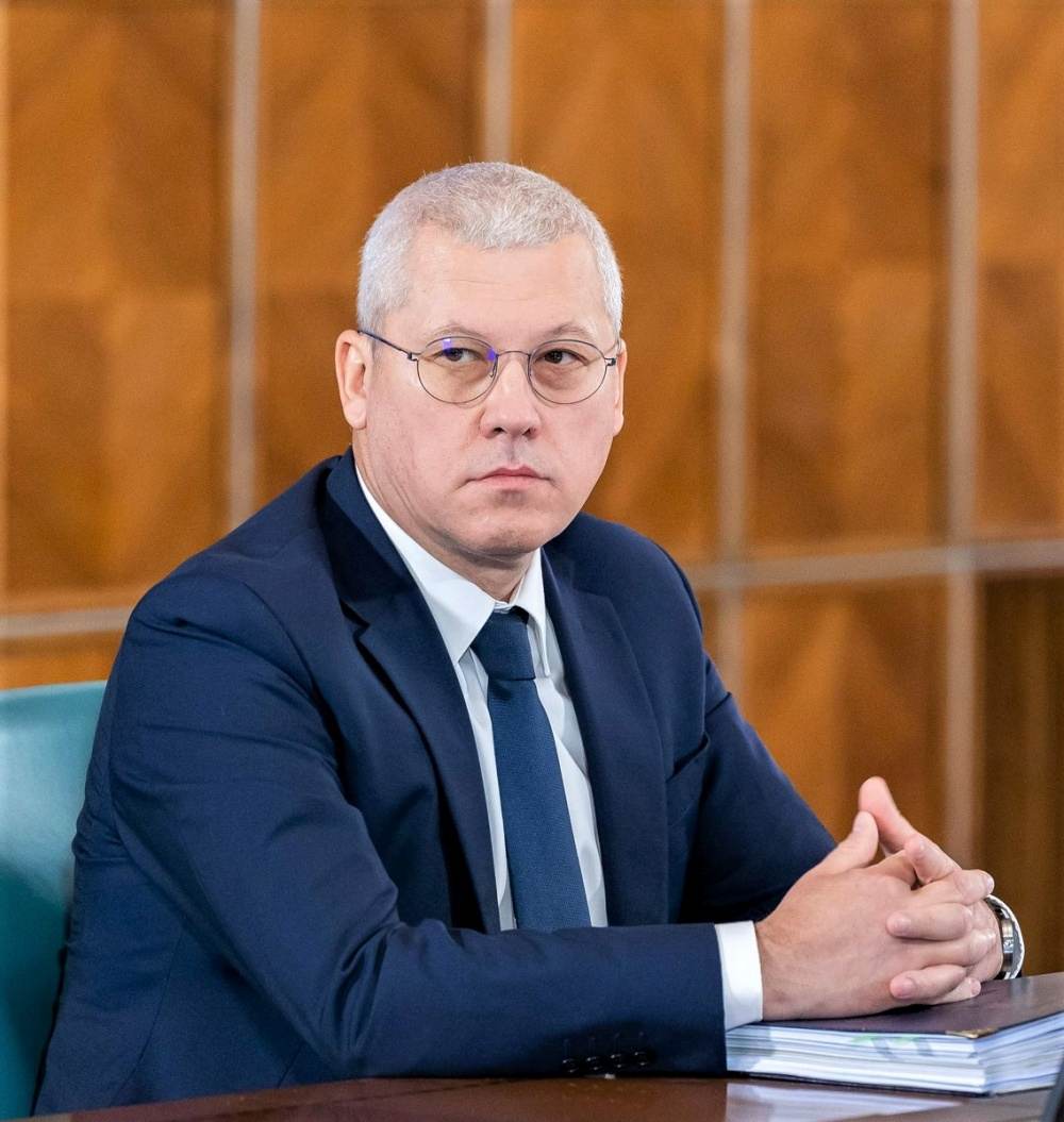 RRInternational's tweet photo. Ministrul Afacerilor Interne, @CatalinPredoiu, a declarat că anul care se încheie ne-a arătat tuturor că doar uniţi şi apelând la #diplomaţie, #perseverenţă şi #răbdare putem să ne îndeplinim #obiectivele, oricât de greu de atins ar părea că sunt acestea. (1/6) https://t.co/yMJUWJ1eFg