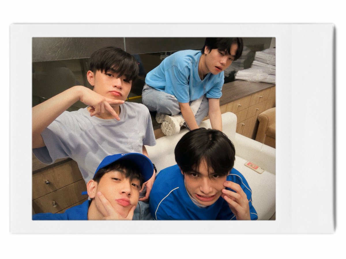 AJAAofc's tweet photo. #DEAR_HANIES

HAPPY NEW YEAR 🎉🎆

Before the year ends, we’d like to thank you all, our HANIES, for making 2023, the best year ever! 🫶 Let’s make even more unforgettable memories this 2024! We love you always ⭐️

#AJAA https://t.co/y4oIub34bC