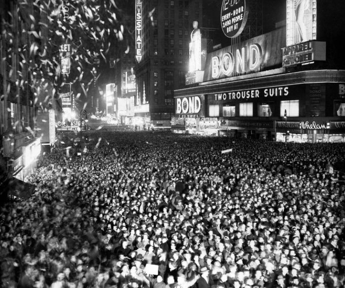 Times Square in New York City on New Year's Eve, December 31 in 1949. Photo: AP. #OTD