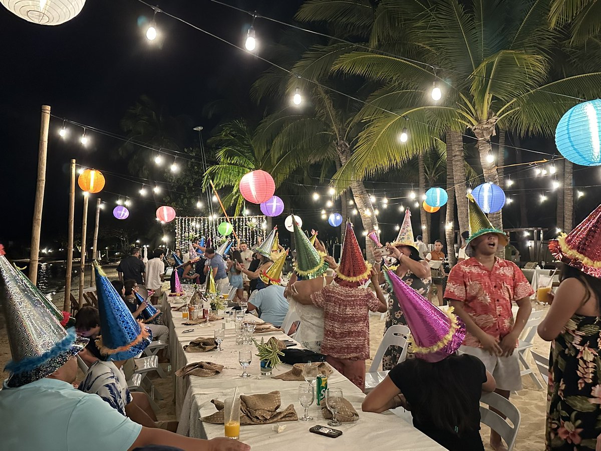 lolanadan's tweet photo. HAPPY NEW YEAR from Two Seasons Coron Island Resort, Palawan, Philippines 🥳🥳🥳 https://t.co/BKXVdP8tlp